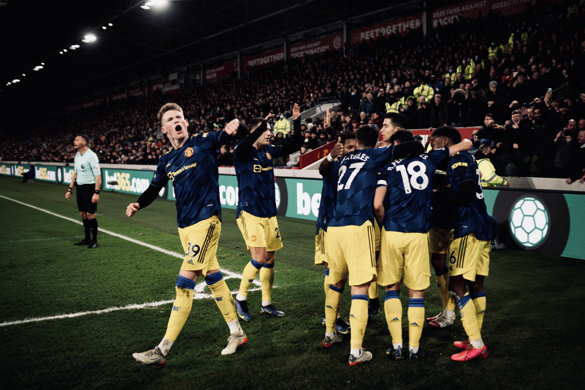 പ്രീമിയർ ലീഗിൽ റെക്കോർഡുകൾ എല്ലാം മാഞ്ചസ്റ്റർ യുണൈറ്റഡിന്റെ വഴിയേ.