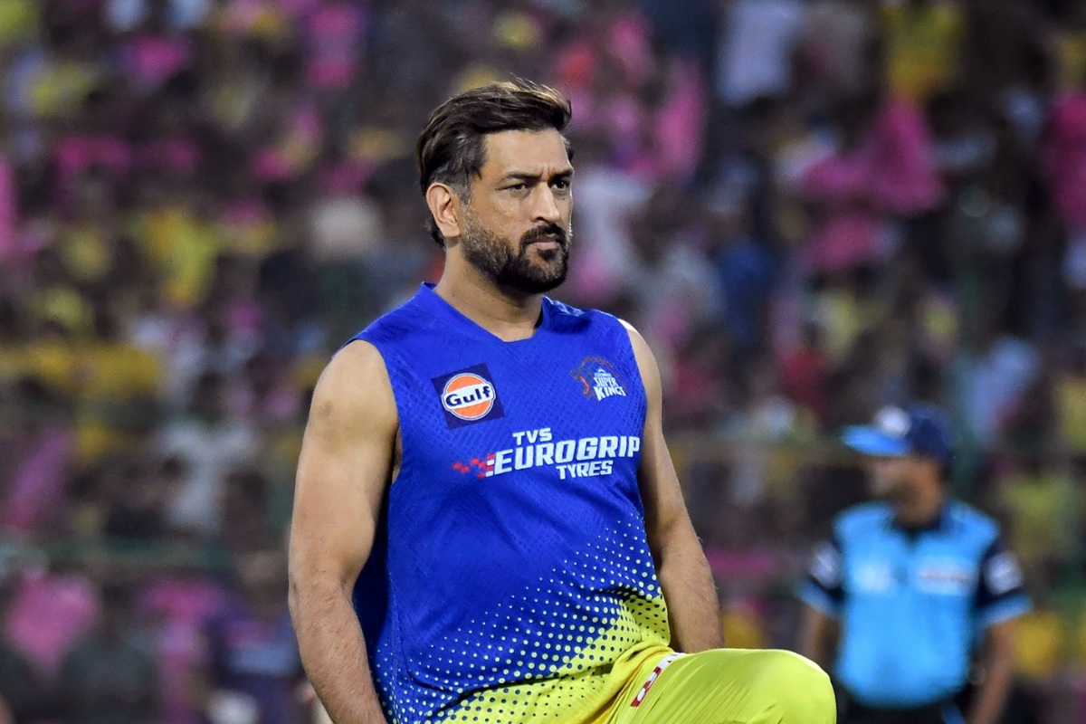 ധോണി ഫീൽഡ് നിയന്ത്രിക്കുന്നതിൽ മാസ്റ്റർ ആണെന്ന് രവി ശാസ്ത്രി