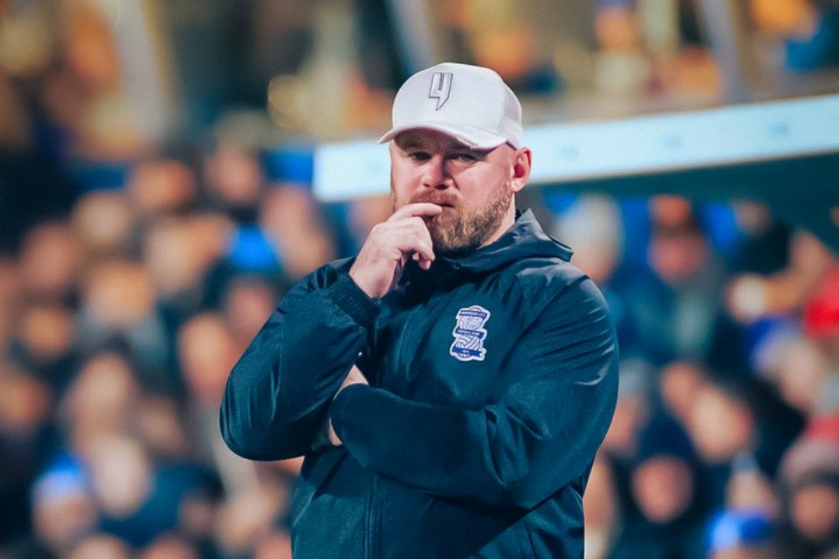 6ആമതുള്ള ടീമിനെ 20ആം സ്ഥാനത്ത് എത്തിച്ച വെയ്ൻ റൂണിയെ പുറത്താക്കി