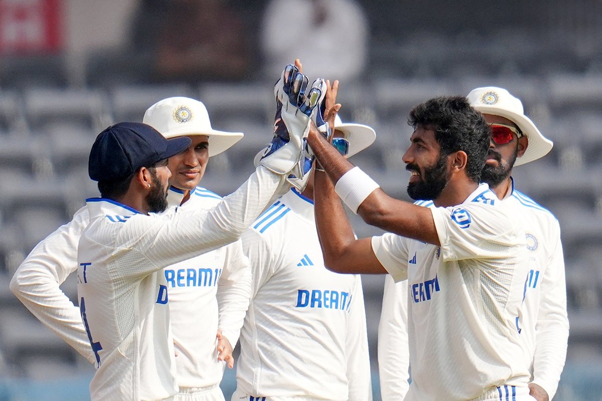 അവസാനം ഇംഗ്ലണ്ട് ഓളൗട്ട്, ഇന്ത്യക്ക് ജയിക്കാൻ 231 റൺസ്!!