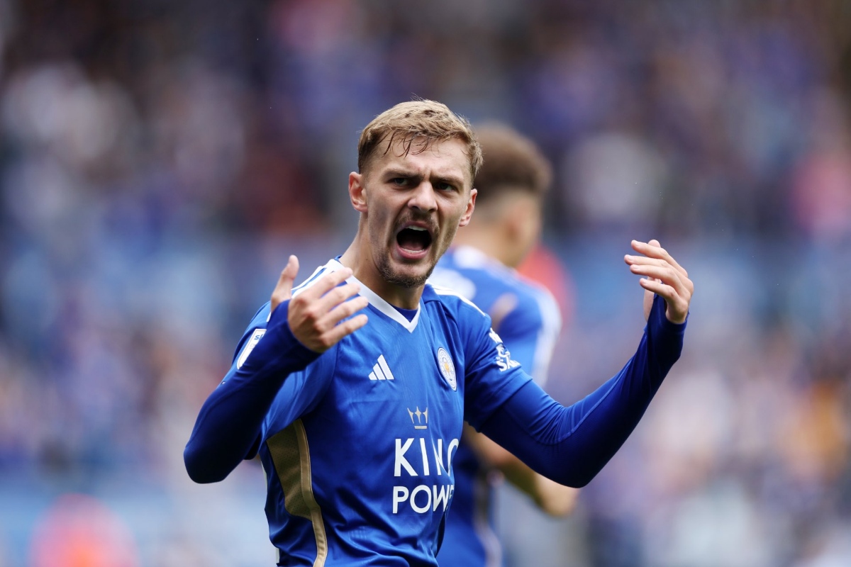 ലെസ്റ്റർ സിറ്റിയുടെ ഡ്യൂസ്ബറി-ഹാളിനെ സ്വന്തമാക്കാൻ ചെൽസി രംഗത്ത്