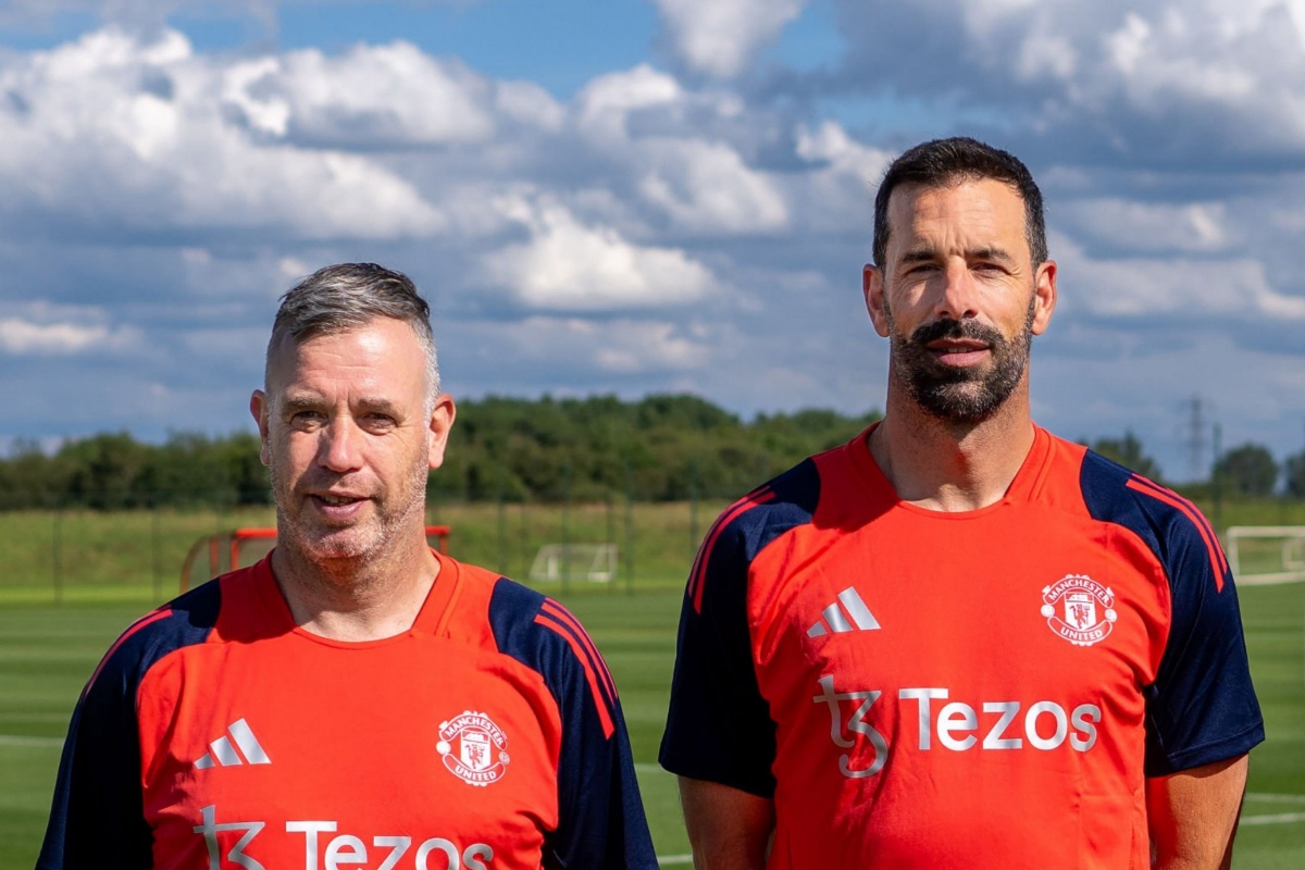 നിസ്റ്റൽറൂയിയും റെനെ ഹാകെയും മാഞ്ചസ്റ്റർ യുണൈറ്റഡിൽ ചുമതലയേറ്റു