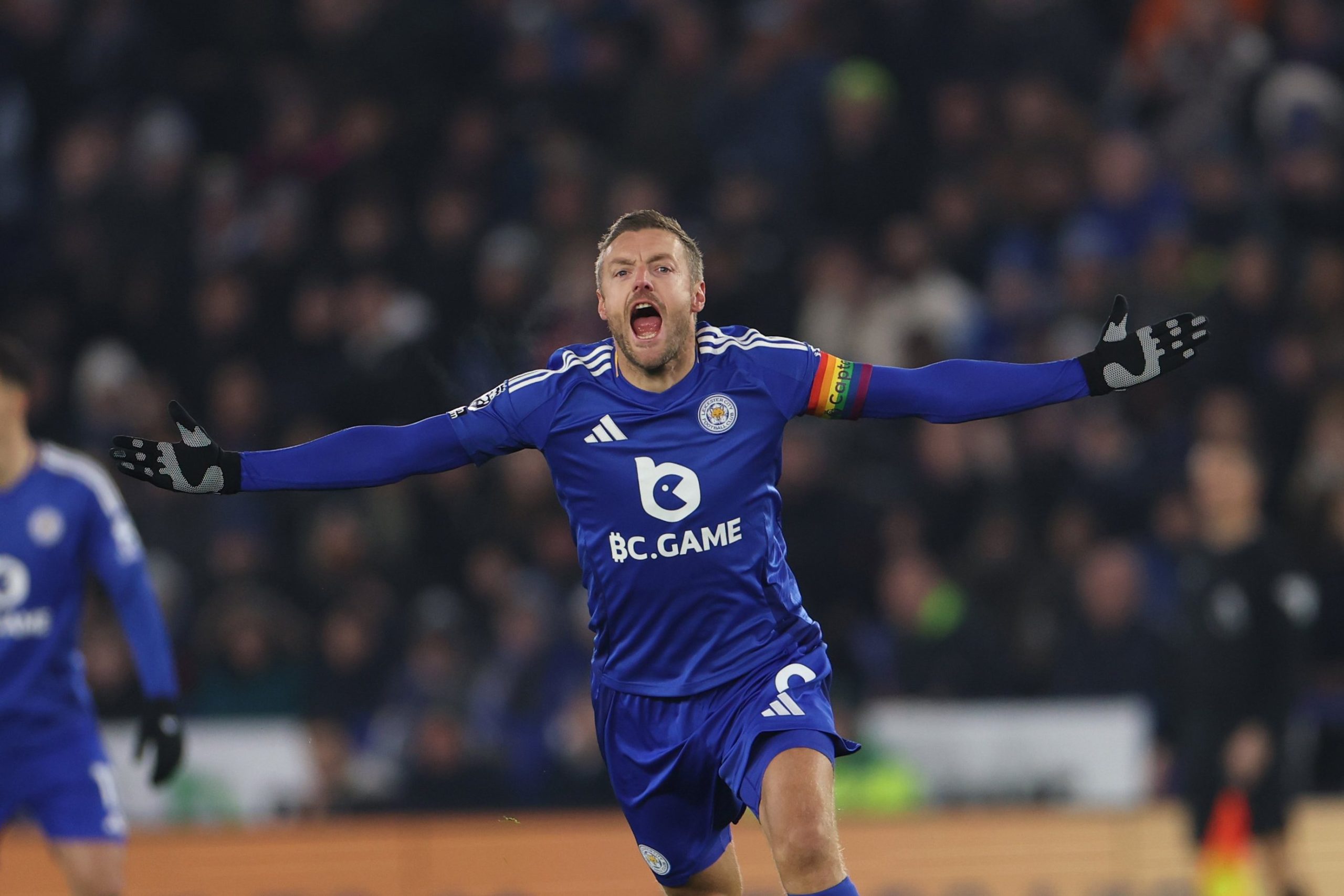 നിസ്റ്റൽ റൂയ് എത്തി, ലെസ്റ്റർ സിറ്റി ജയിച്ചു തുടങ്ങി