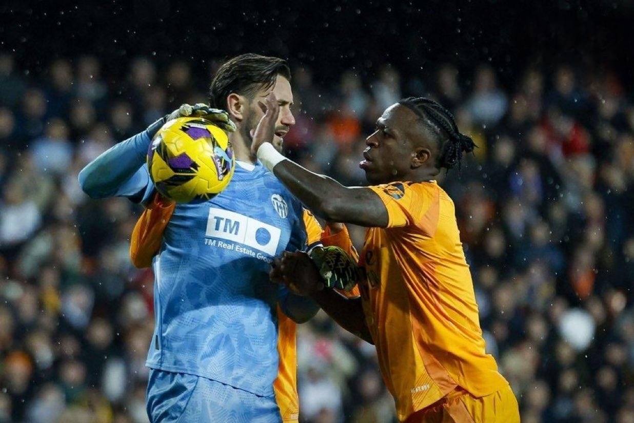 വിനീഷ്യസ് ജൂനിയറിന് രണ്ട് ലാ ലിഗ മത്സരങ്ങളിൽ വിലക്ക്