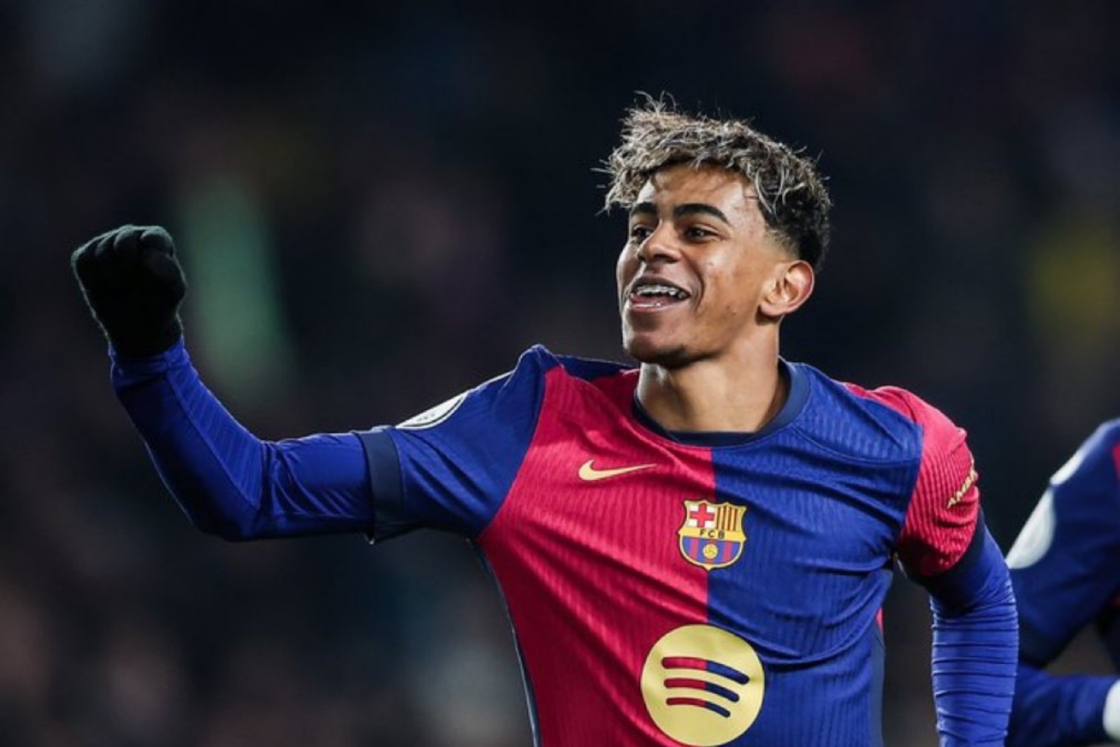 ലമീൻ യമാൽ മാജിക്ക് ബാഴ്സലോണക്ക് ഒപ്പം തന്നെ!  2031 വരെ ദീർഘകാല കരാർ