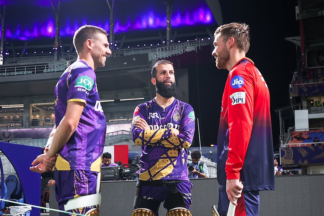 IPL ആദ്യ മത്സരത്തിൽ KKR-നെതിരെ RCB ടോസ് ജയിച്ചു