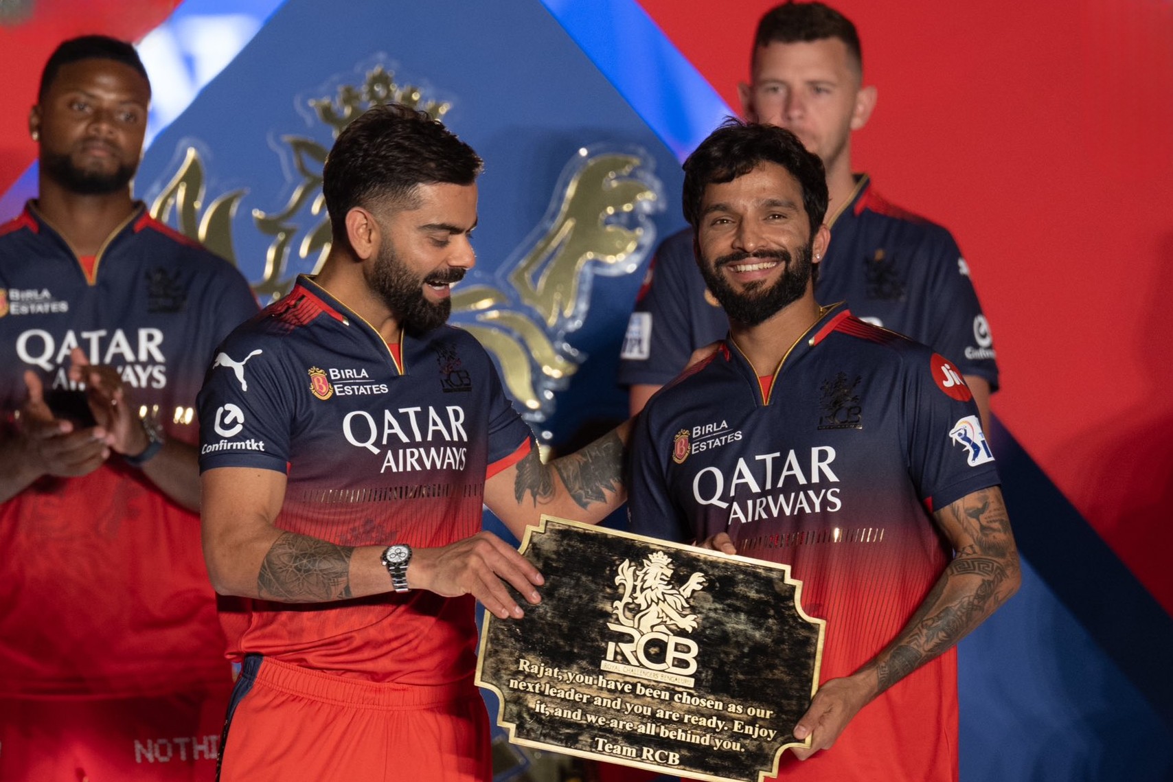 പുതിയ ക്യാപ്റ്റന് എല്ലാ പിന്തുണയും നൽകാൻ ആർസിബി ആരാധകരോട് ആവശ്യപ്പെട്ട് കോഹ്ലി