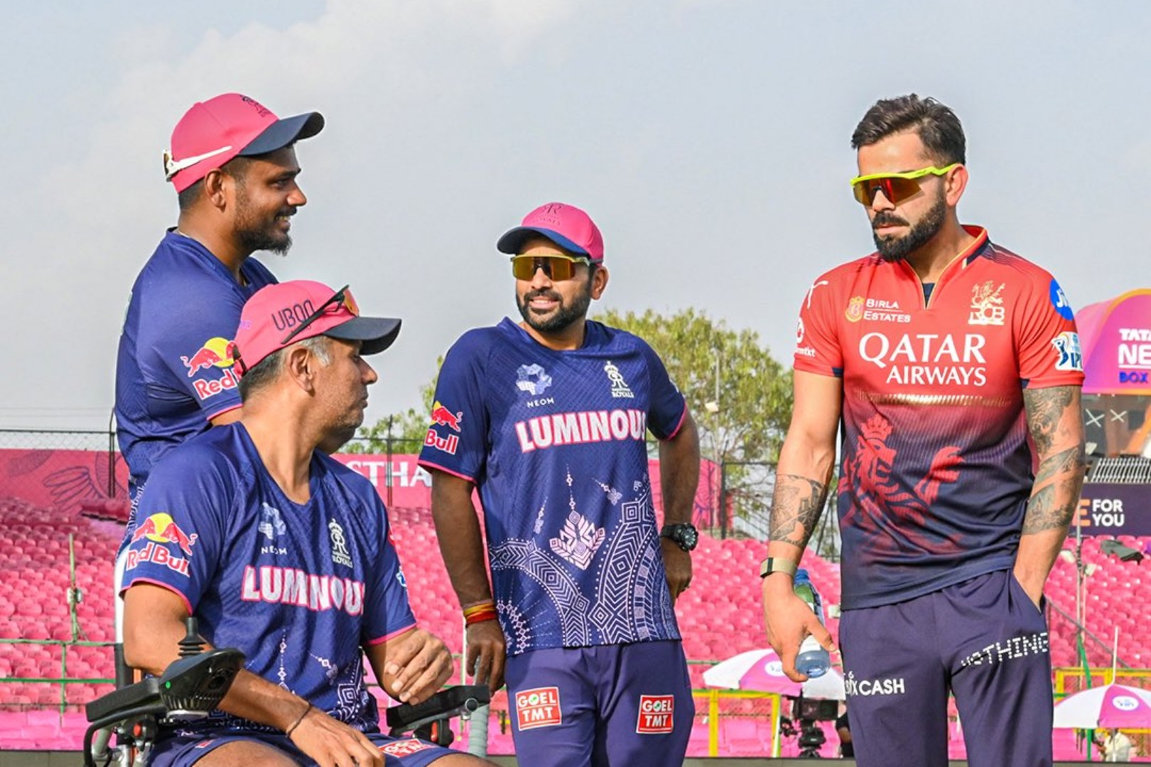 ആർ സി ബിക്ക് ടോസ്, രാജസ്ഥാൻ ടീമിൽ ഒരു മാറ്റം