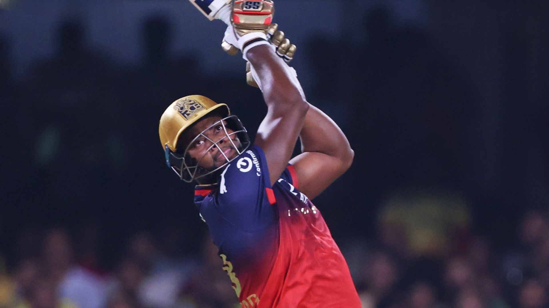 അവസാനം റൊമാരിയോ ഷെപേർഡിന്റെ വെടിക്കെട്ട്!! ആർ സി ബിക്ക് മികച്ച സ്കോർ!!