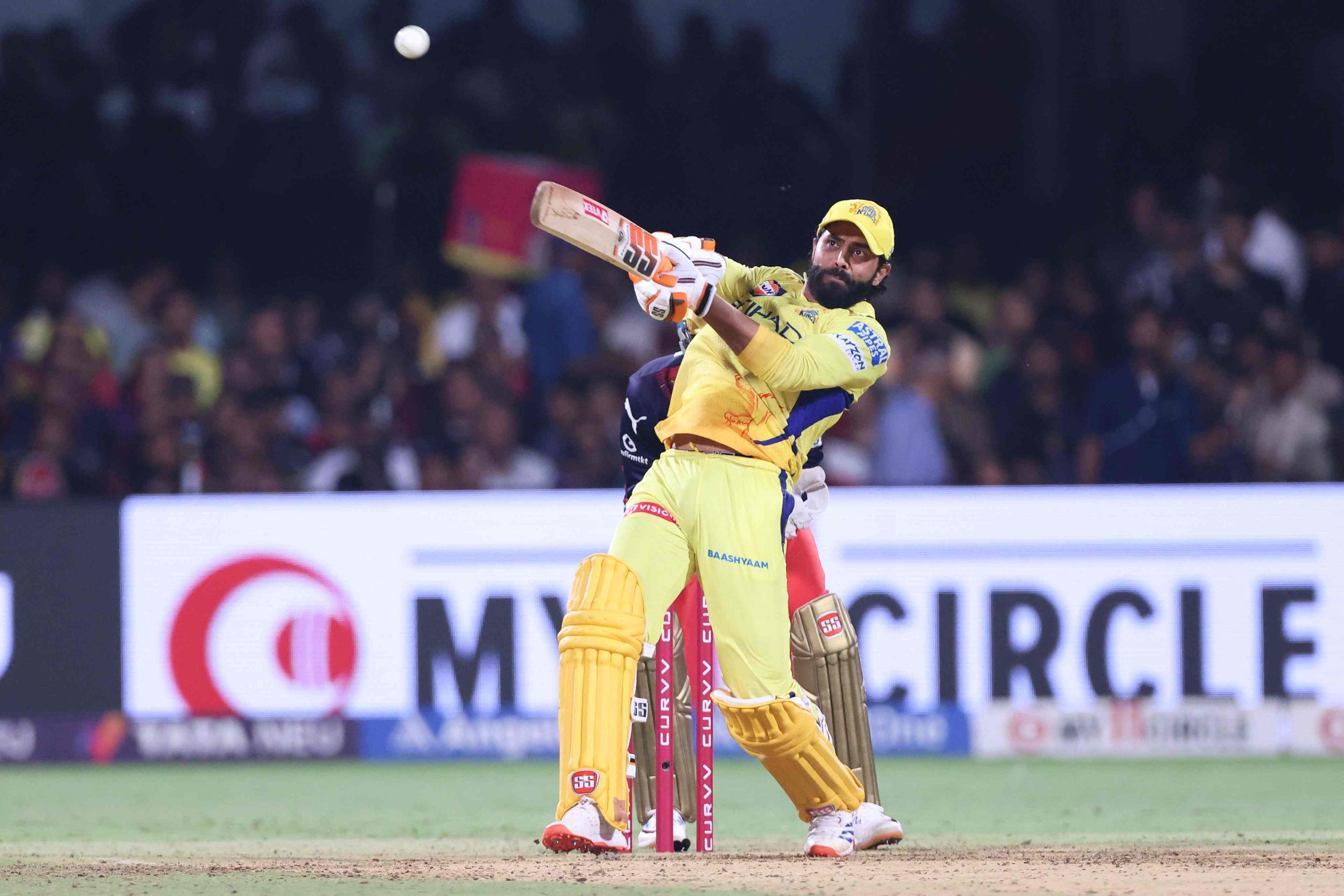 ബെംഗളൂരുവിൽ ത്രില്ലർ പോര്!! 2 റൺസിന് ചെന്നൈയെ തോൽപ്പിച്ച് ആർ സി ബി