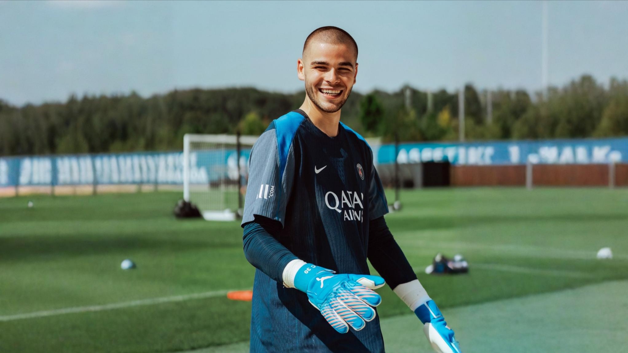 ഗോൾകീപ്പർ ലൂക്കാസ് ഷെവലിയറെ പിഎസ്ജി  സ്വന്തമാക്കി