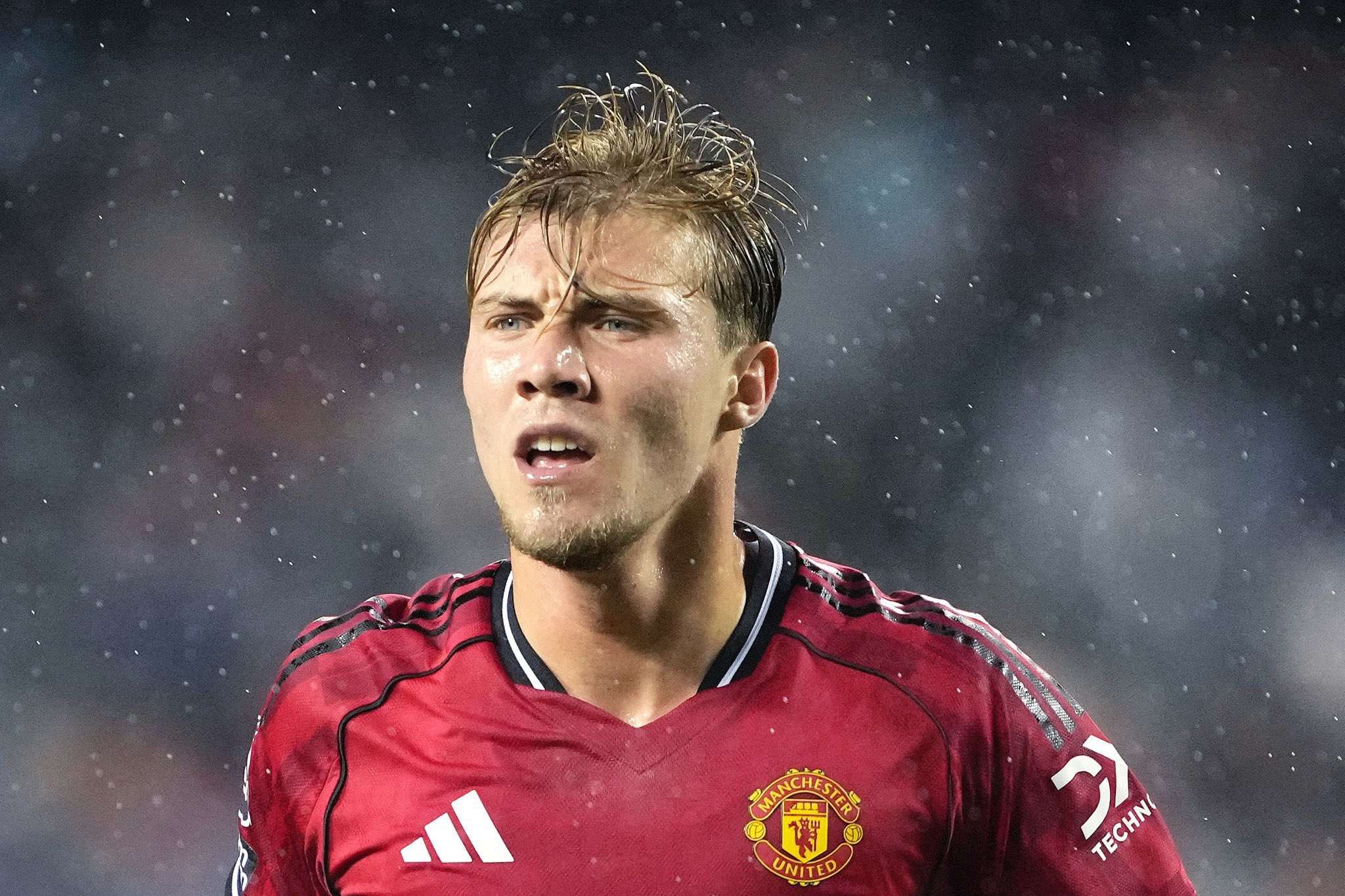 റാസ്മസ് ഹോയ്ലൻഡ് പുറത്തേക്ക് തന്നെ, ആഴ്സണലിനെതിരായ മത്സരത്തിൽ ടീമിൽ ഇല്ല