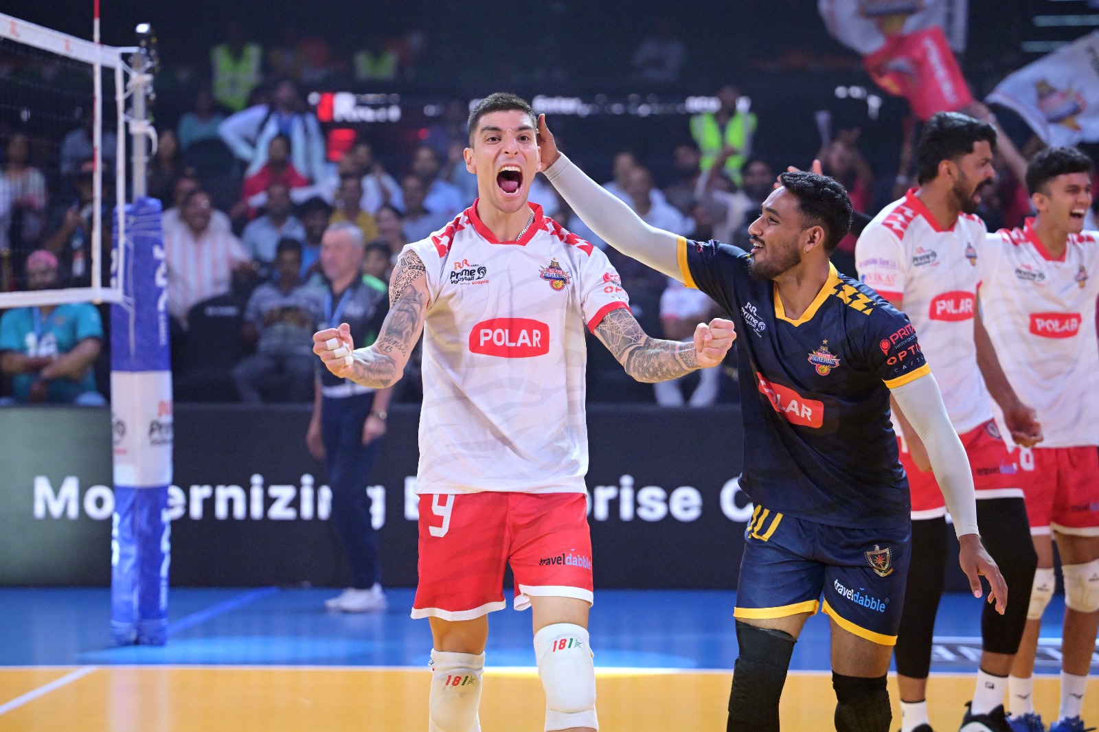 പ്രൈം വോളിബോള്‍ ലീഗ്: കൊച്ചി ബ്ലൂ സ്‌പൈക്കേഴ്‌സിനെവീഴ്ത്തി കൊല്‍ക്കത്ത തണ്ടര്‍ബോള്‍ട്ട്‌സ്