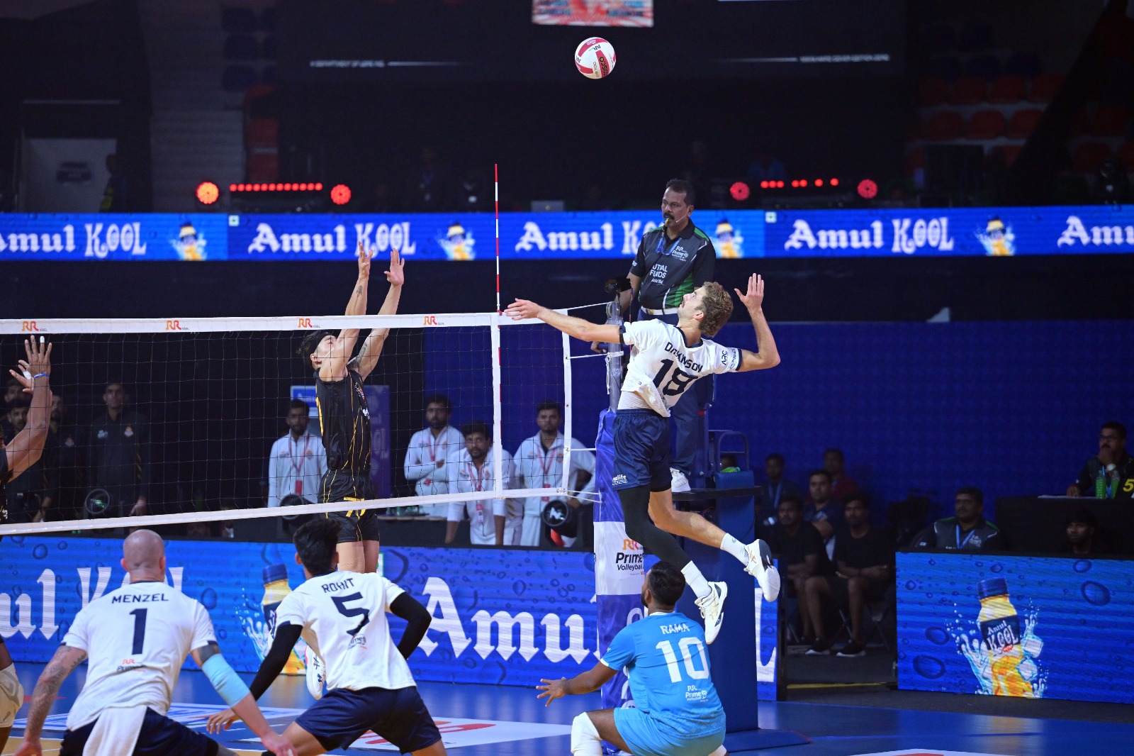 അഞ്ച്‌ സെറ്റ്‌ ത്രില്ലറിൽ അഹമ്മദാബാദ്‌ ഡിഫൻഡേഴ്‌സിനെ വീഴ്‌ത്തി ഗോവ ഗാർഡിയൻസ്‌