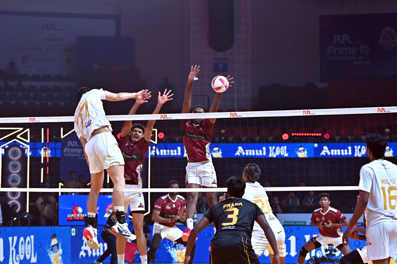 പിന്നില്‍ നിന്ന ശേഷം കാലിക്കറ്റ് ഹീറോസിനെ കീഴടക്കി അഹമ്മദാബാദ്