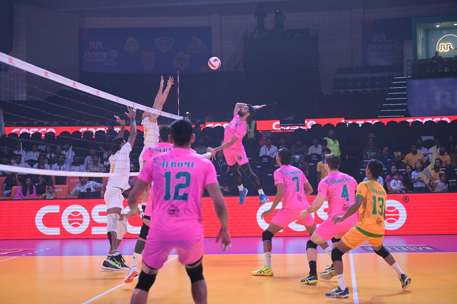 അഞ്ച് സെറ്റ് ത്രില്ലറില്‍ അഹമ്മദാബാദിനെതോല്‍പ്പിച്ച് ചെന്നൈ ബ്ലിറ്റ്‌സിന്റെ ജൈത്രയാത്ര