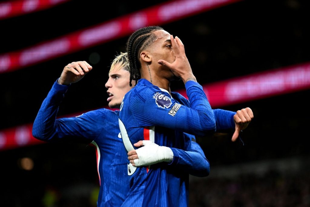 Picsart 25 11 02 01 09 03 244